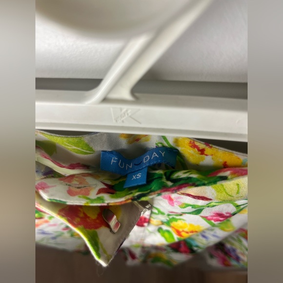 Hi, selling this magnificent skirt in size XS. - Picture 3 of 5